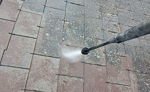 Démoussage et nettoyage de toiture à Paris 03