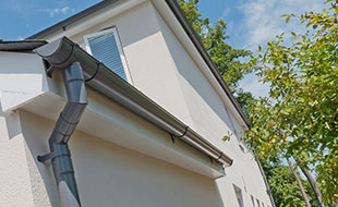 Pose et réparation de gouttières à Paris 03